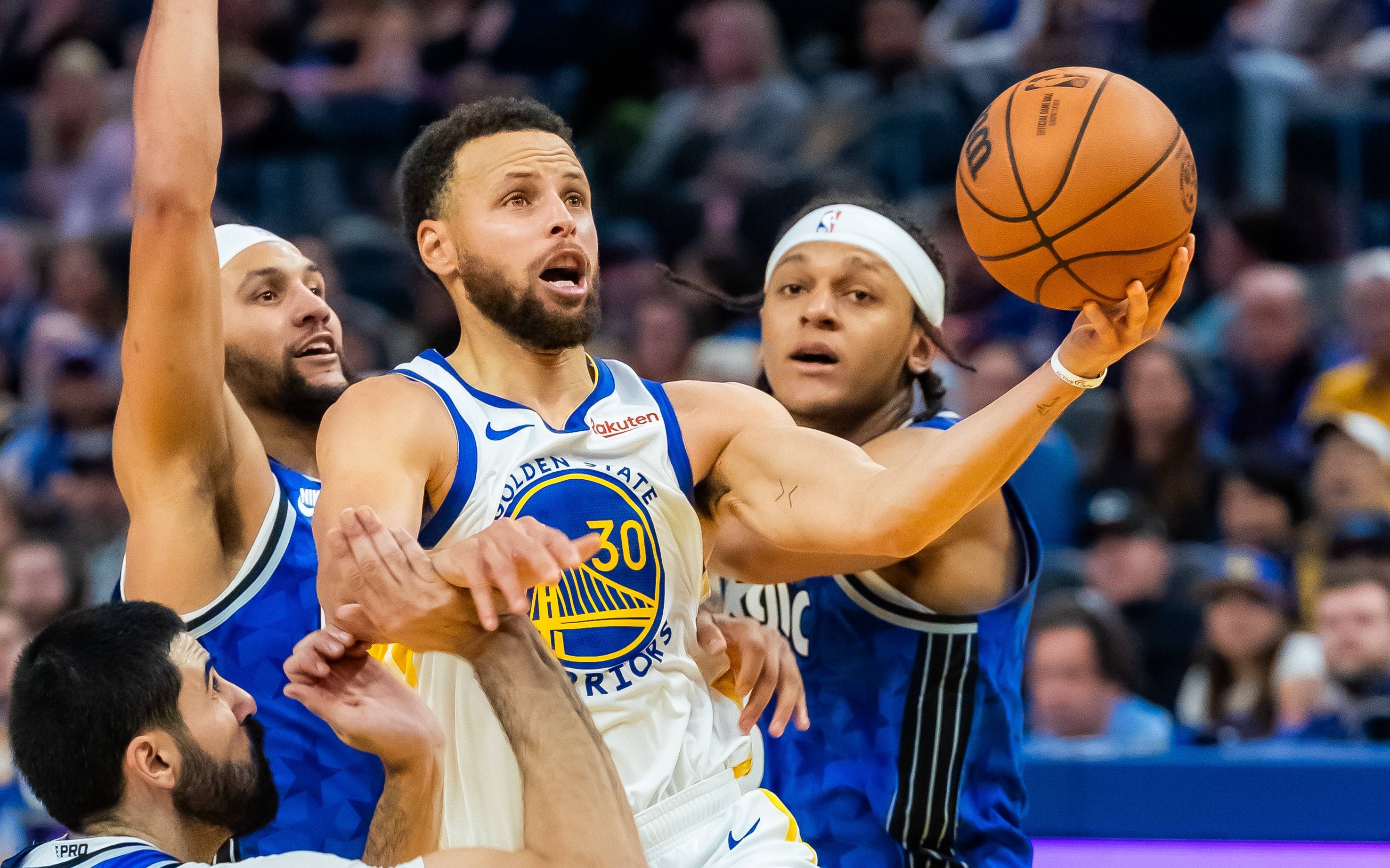 位志愿者在 位志愿者在